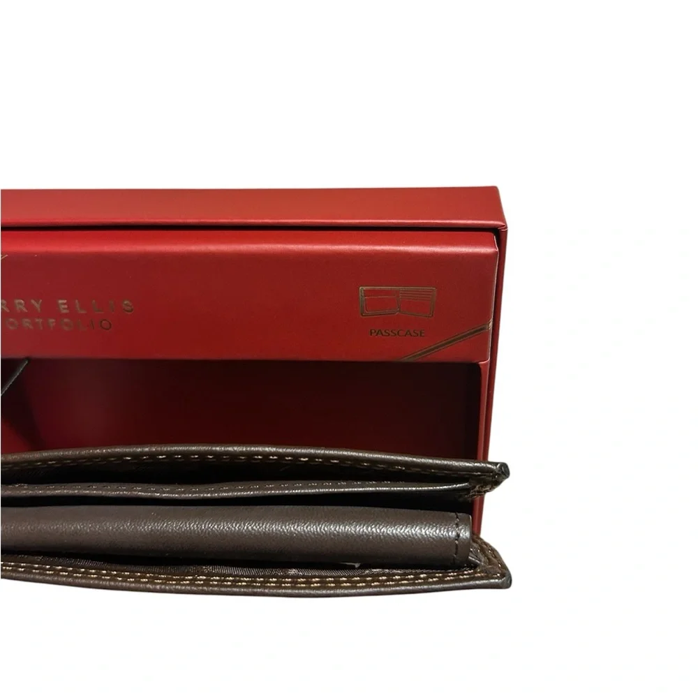 Perry Ellis Portfolio Brown Leather Sunshine Passcase Wallet